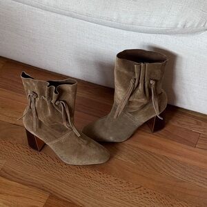 Tory‎ Burch gigi tan suede bootie size 8 1/2